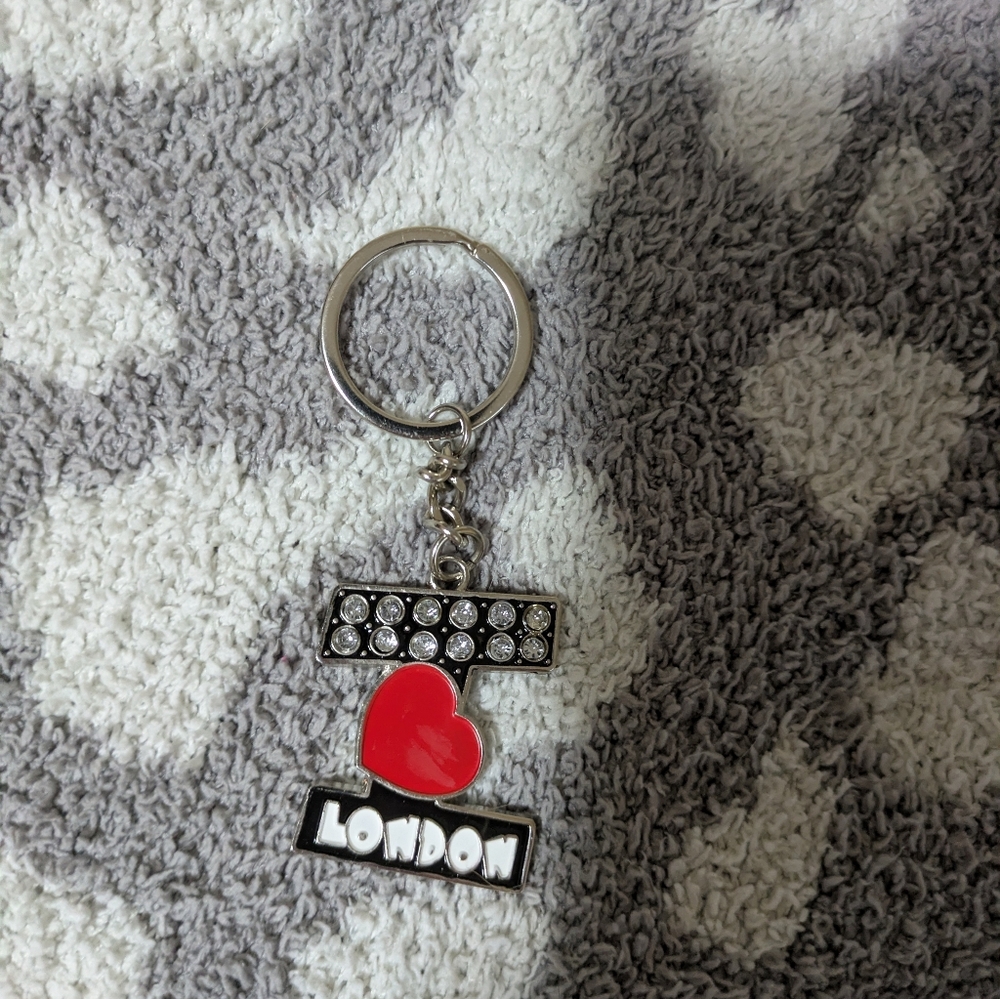 🦋5/25$ London Heart Keychain with Rhinestones